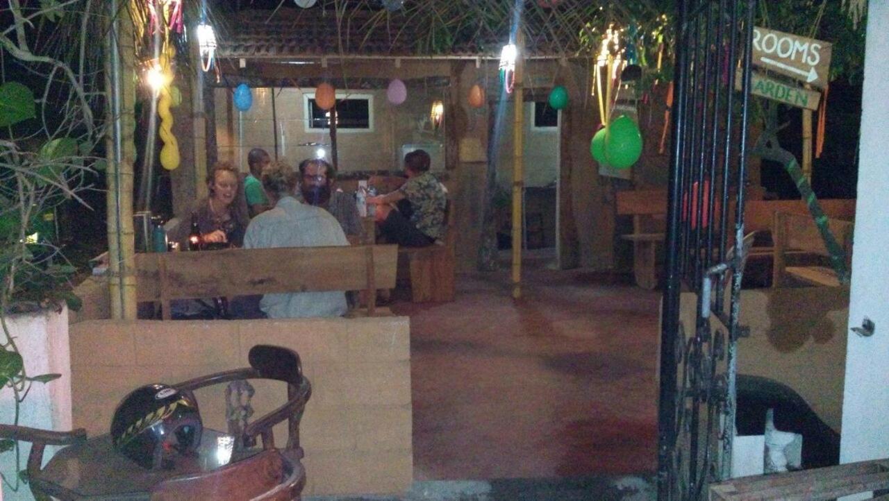 Deniyaya National Backpackers Hostel Екстериор снимка